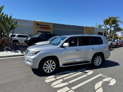 Used 2009 Lexus LX 570 image 1