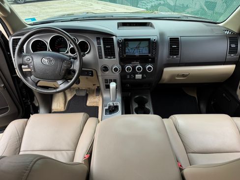 Used 2011 Toyota Sequoia Limited image 27