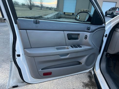 Used 2005 Ford Taurus SE image 10