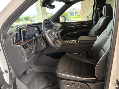 Used 2024 Cadillac Escalade 4WD Premium Luxury image 10