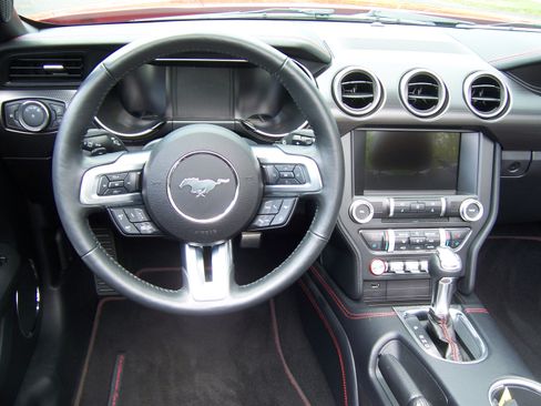 Used 2020 Ford Mustang GT Convertible RWD image 17