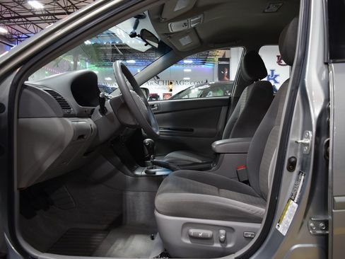 Used 2005 Toyota Camry LE image 16