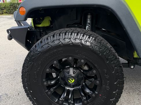 Used 2016 Jeep Wrangler Unlimited Rubicon image 3