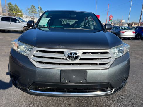 Used 2013 Toyota Highlander LE image 2