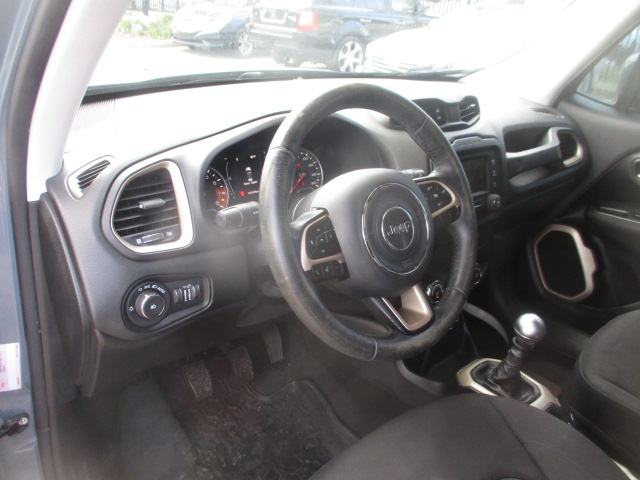 Used 2016 Jeep Renegade Latitude FWD image 22