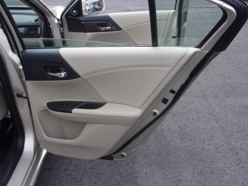 Used 2017 Honda Accord EX-L V6 Sedan image 29