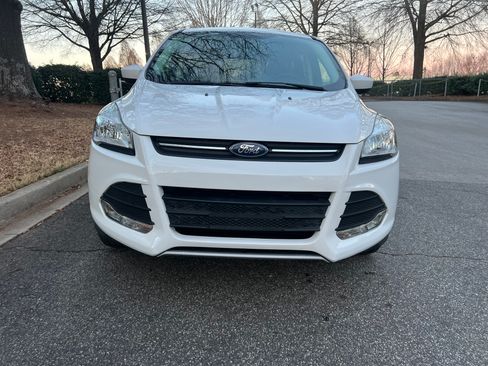 Used 2016 Ford Escape SE image 2