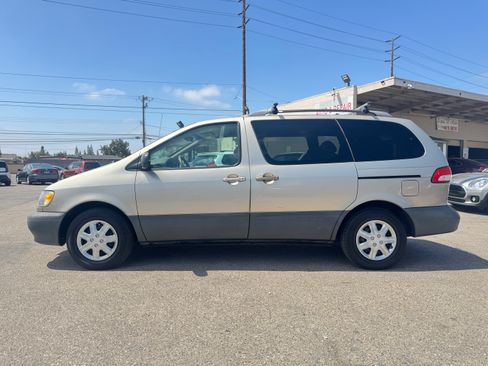 Used 2001 Toyota Sienna LE FWD image 4