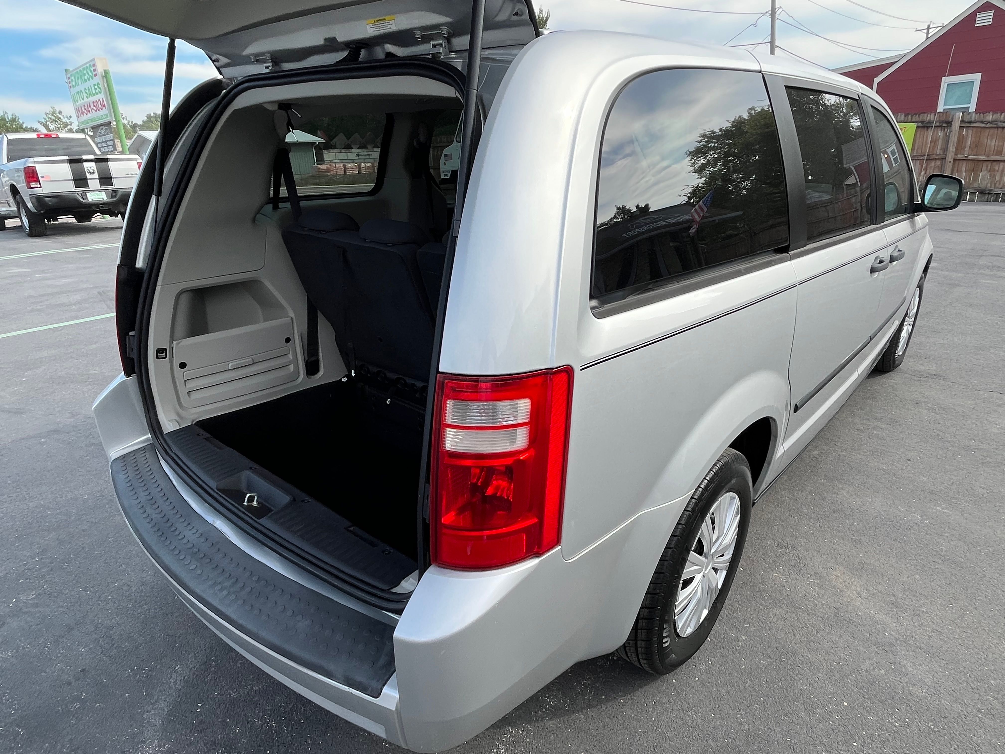 Used 2008 Dodge Grand Caravan SE FWD image 14