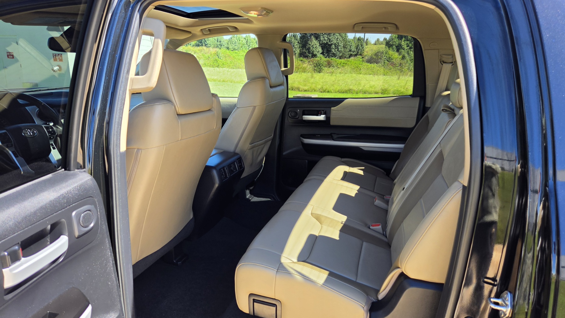 Used 2018 Toyota Tundra 4x4 CrewMax Limited image 13