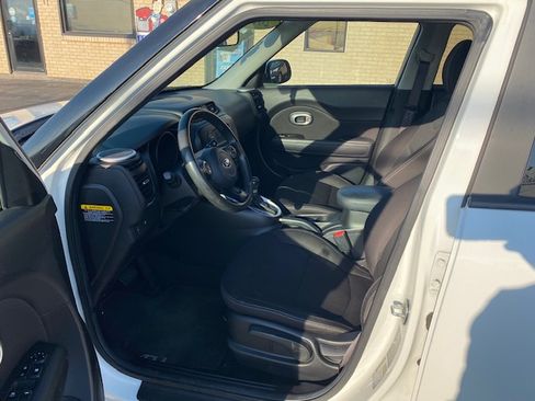 Used 2016 Kia Soul image 11