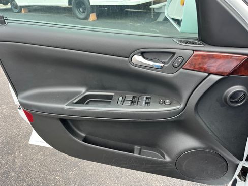 Used 2010 Chevrolet Impala LS FWD image 9