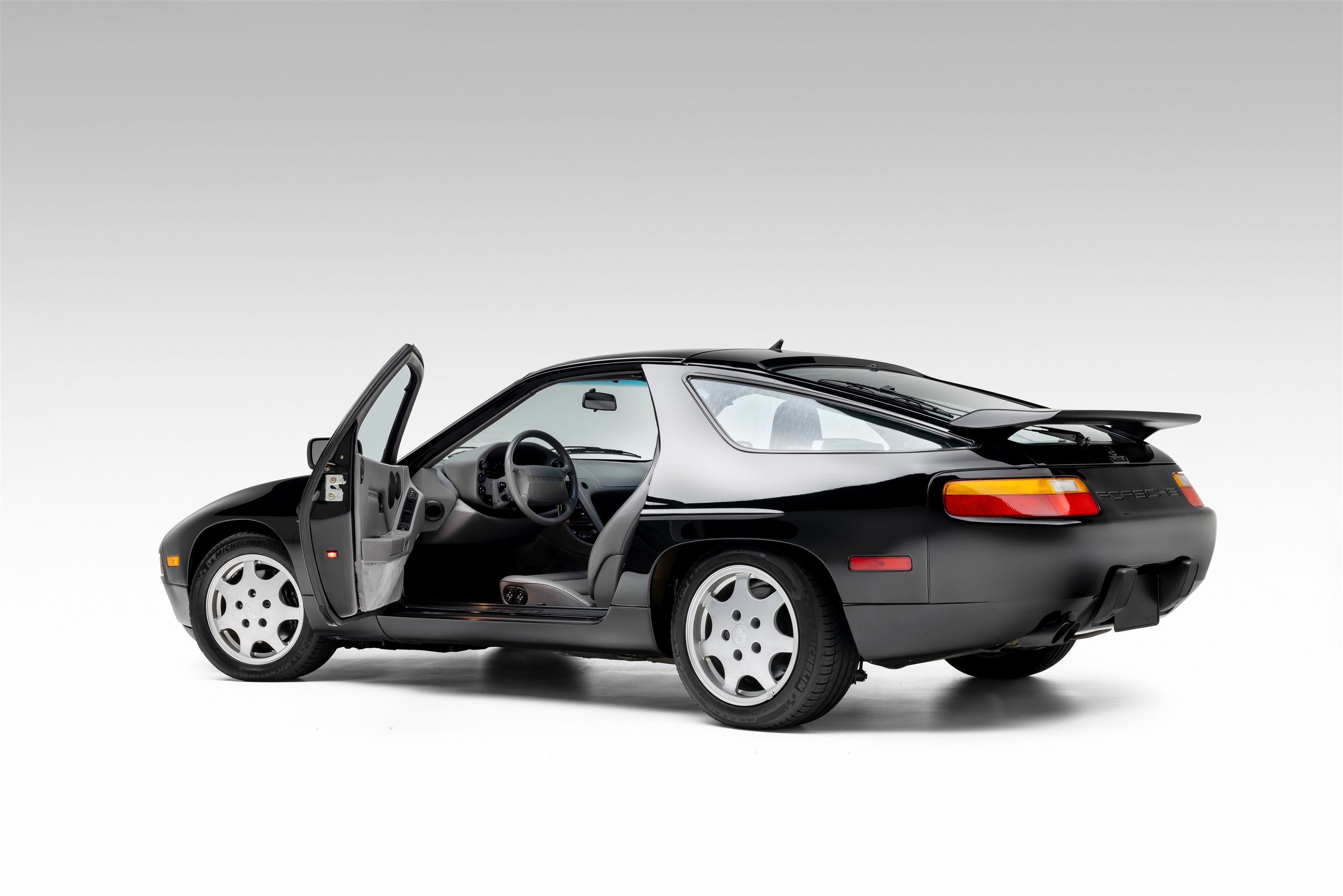 Used 1991 Porsche 928 GT RWD image 21