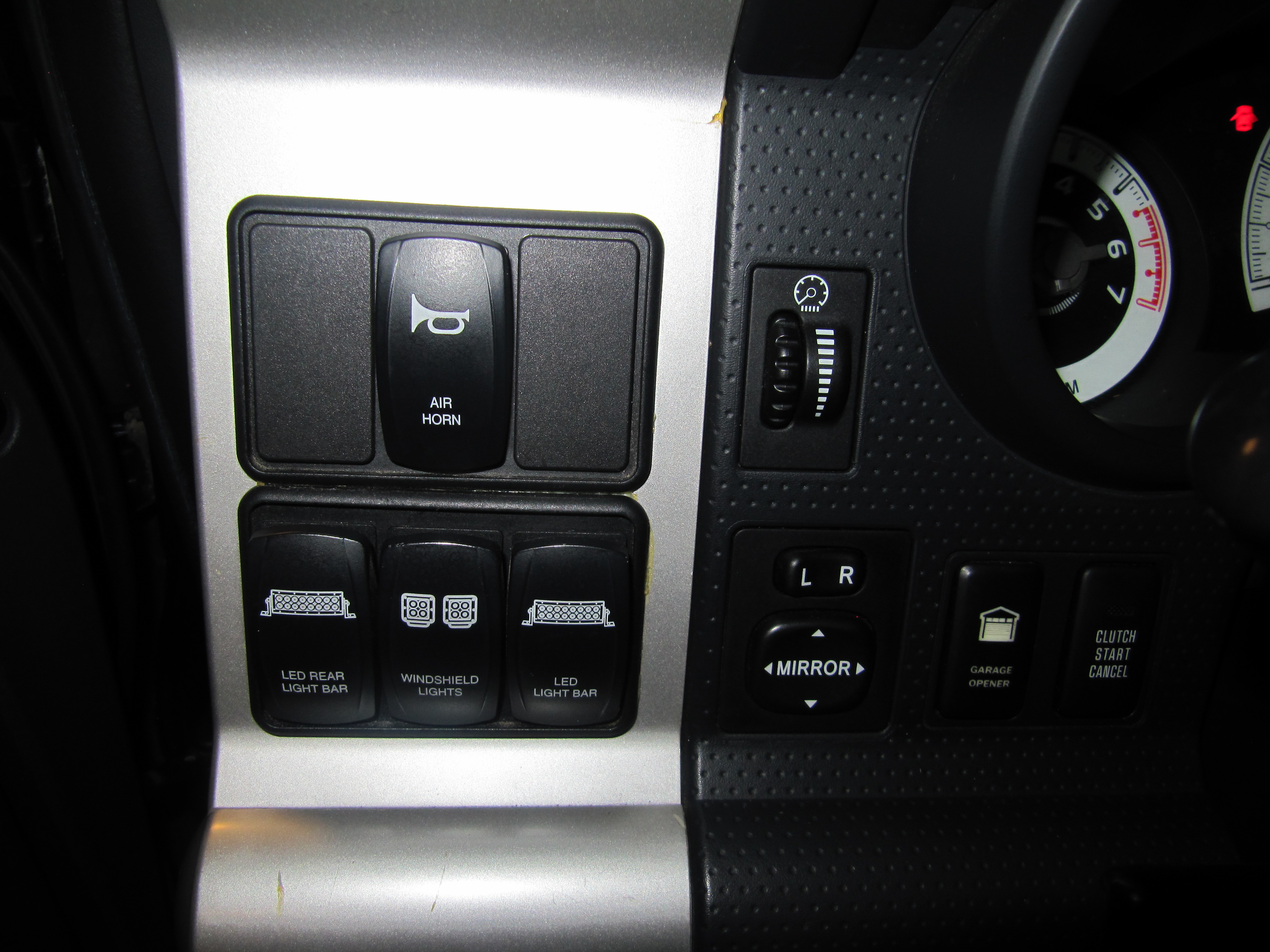 Used 2007 Toyota FJ Cruiser AWD/4WD image 4