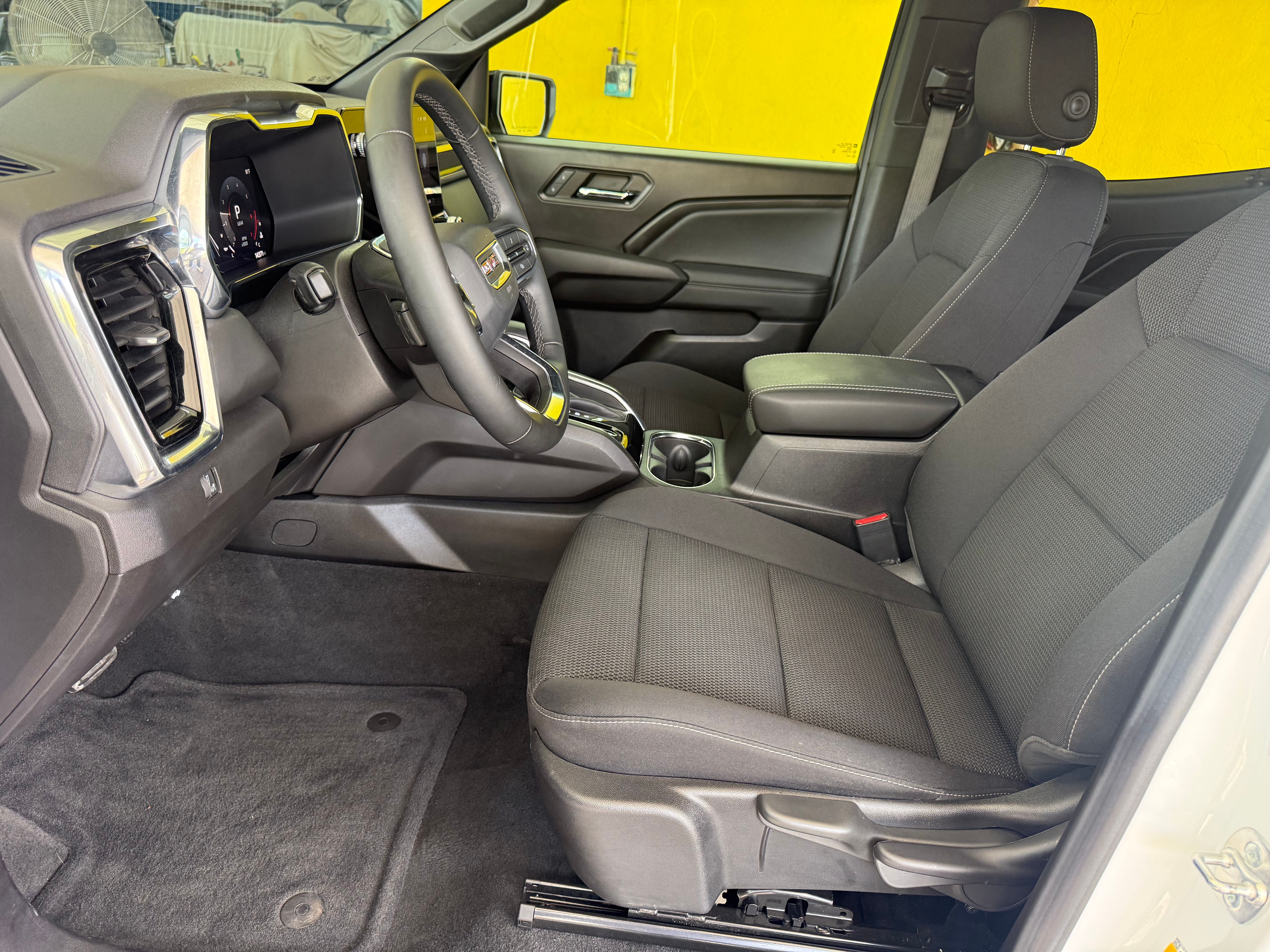 Used 2024 GMC Canyon 2WD Crew Cab Elevation image 12