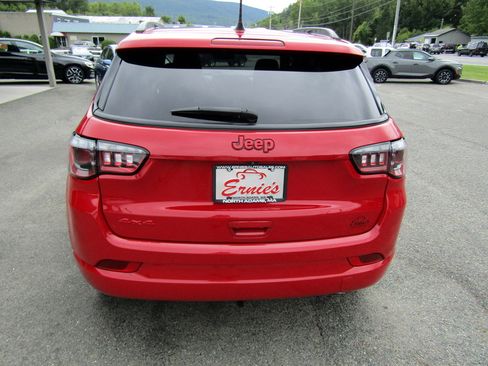 Used 2022 Jeep Compass 4WD Limited image 8