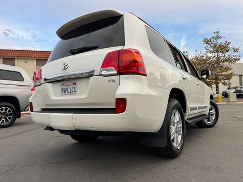 Used 2013 Toyota Land Cruiser image 9
