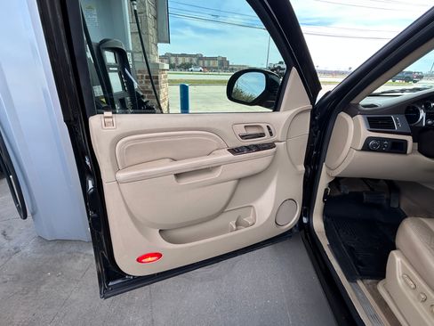 Used 2010 Cadillac Escalade Premium Luxury image 25