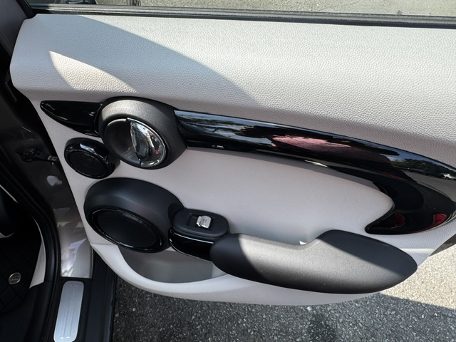 Used 2017 MINI Cooper S 4-Door Hardtop FWD image 15