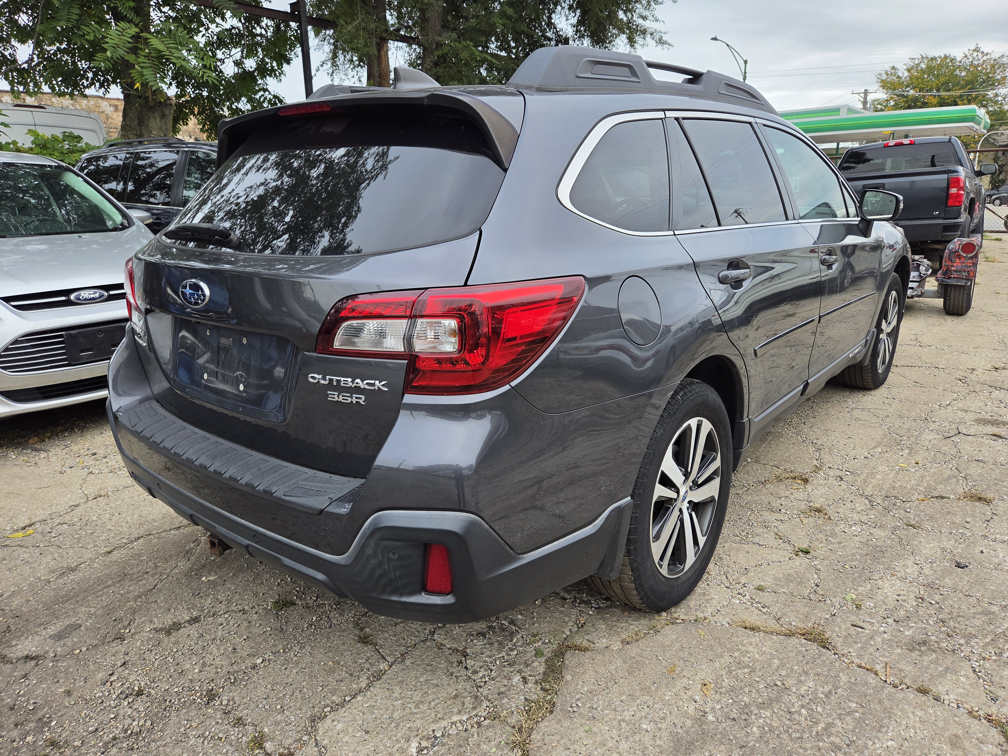 Used 2018 Subaru Outback 3.6R Limited AWD/4WD image 3