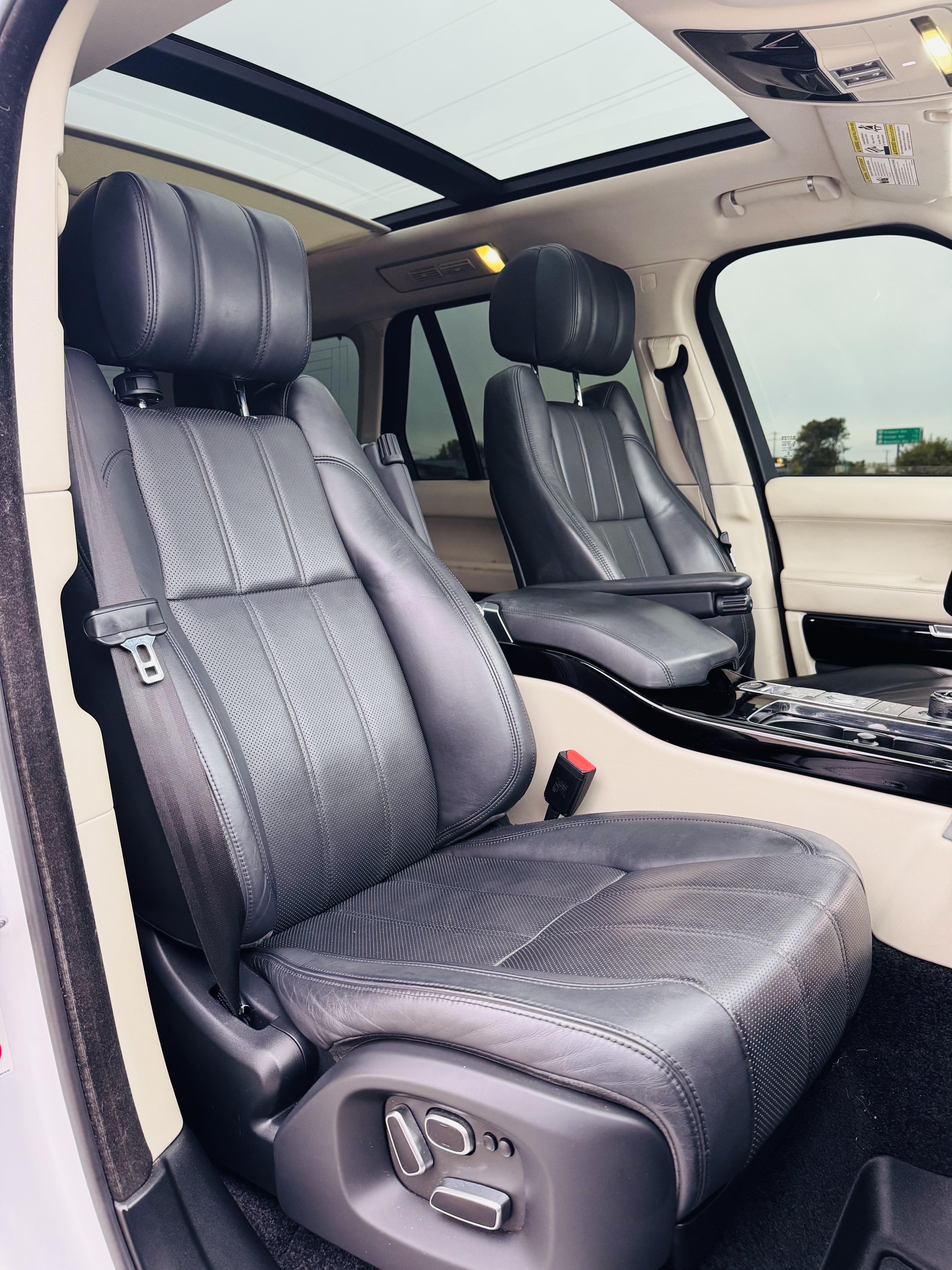 Used 2013 Land Rover Range Rover Supercharged AWD/4WD image 16