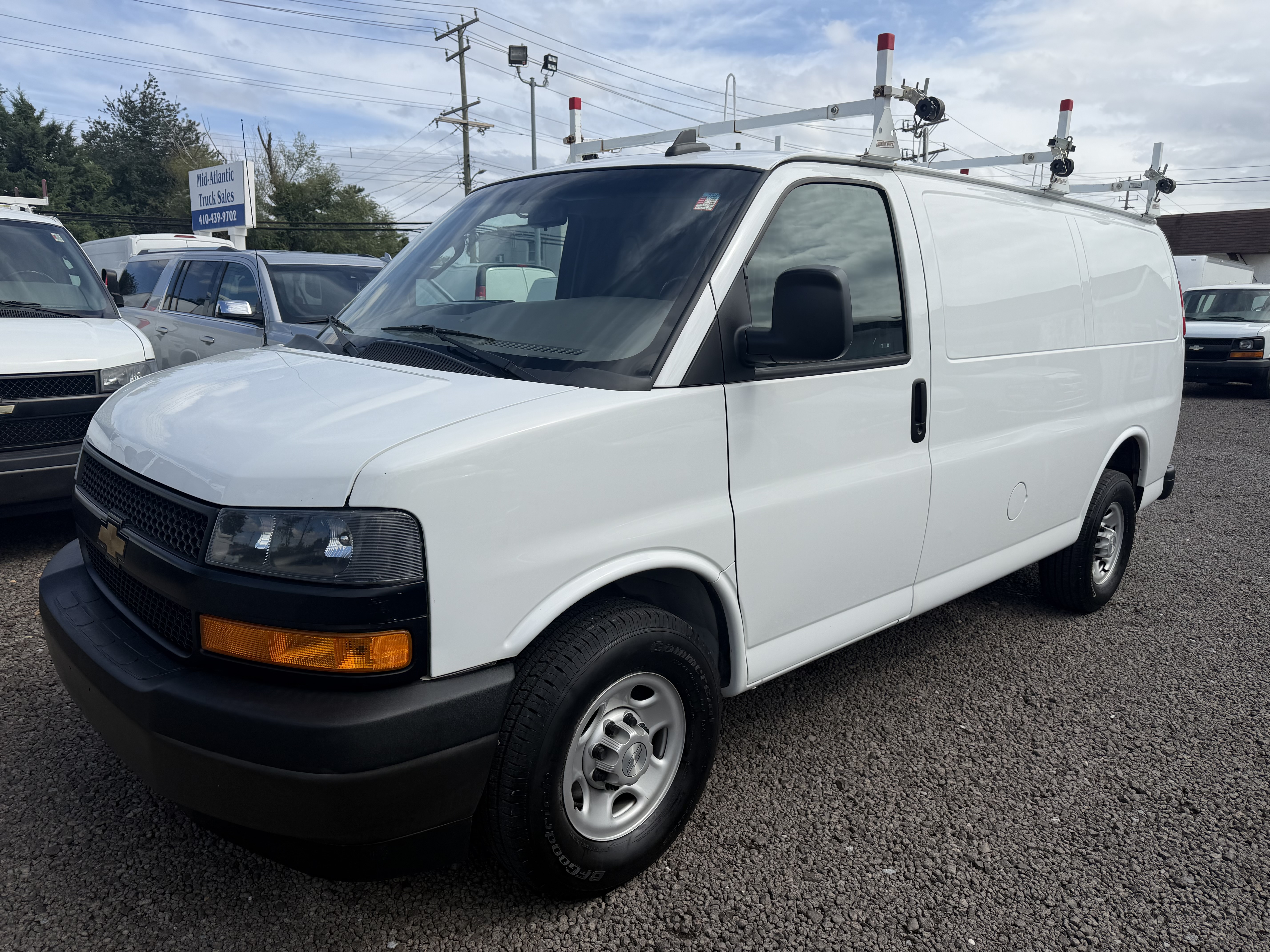 Used 2020 Chevrolet Express 2500 UNAVAIL RWD image 1