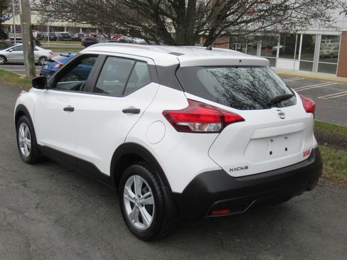 Used 2018 Nissan Kicks S image 6