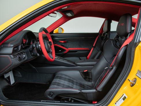 Used 2018 Porsche 911 GT2 RS image 20