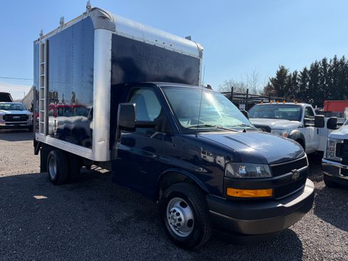Used 2018 Chevrolet Express 3500 image 6