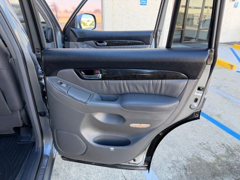 Used 2005 Lexus GX 470 image 24