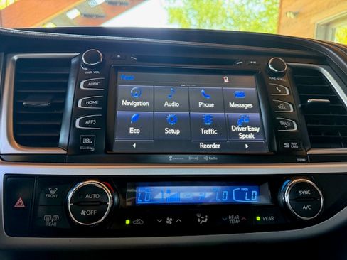 Used 2018 Toyota Highlander Limited Platinum image 11