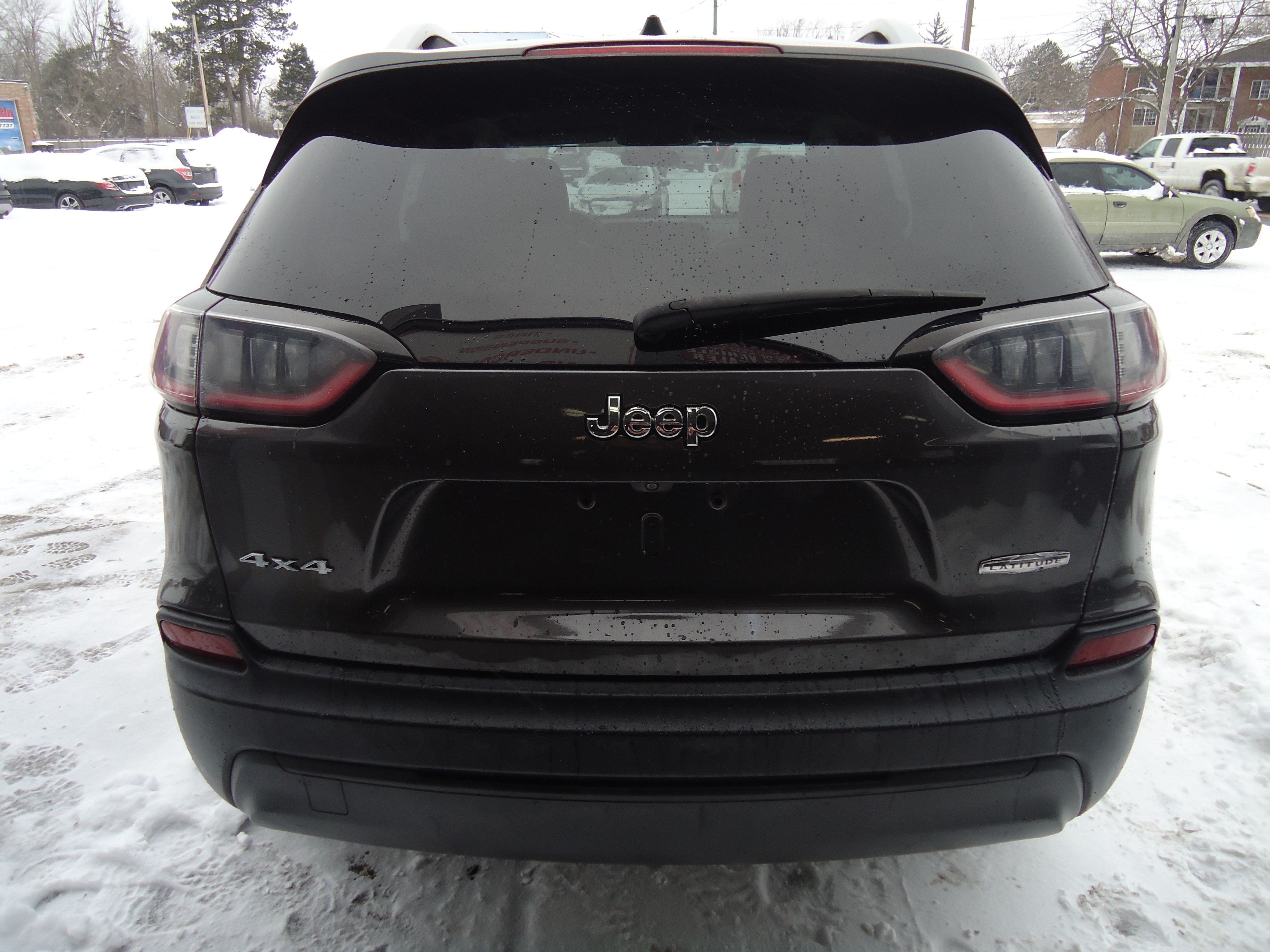 Used 2019 Jeep Cherokee Latitude Plus AWD/4WD image 5