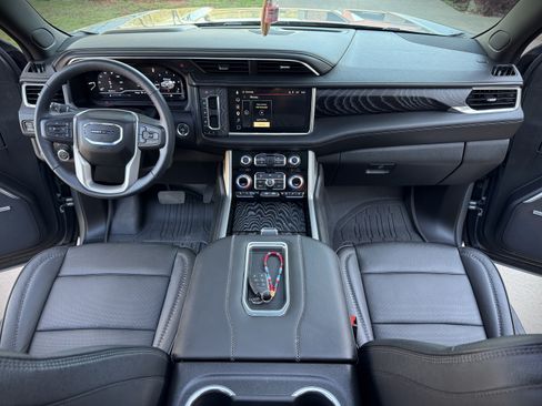 Used 2023 GMC Yukon Denali image 4