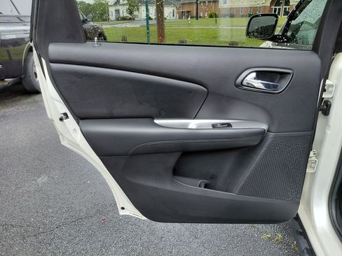 Used 2015 Dodge Journey SXT image 10