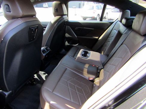 Used 2025 BMW 530i xDrive image 19