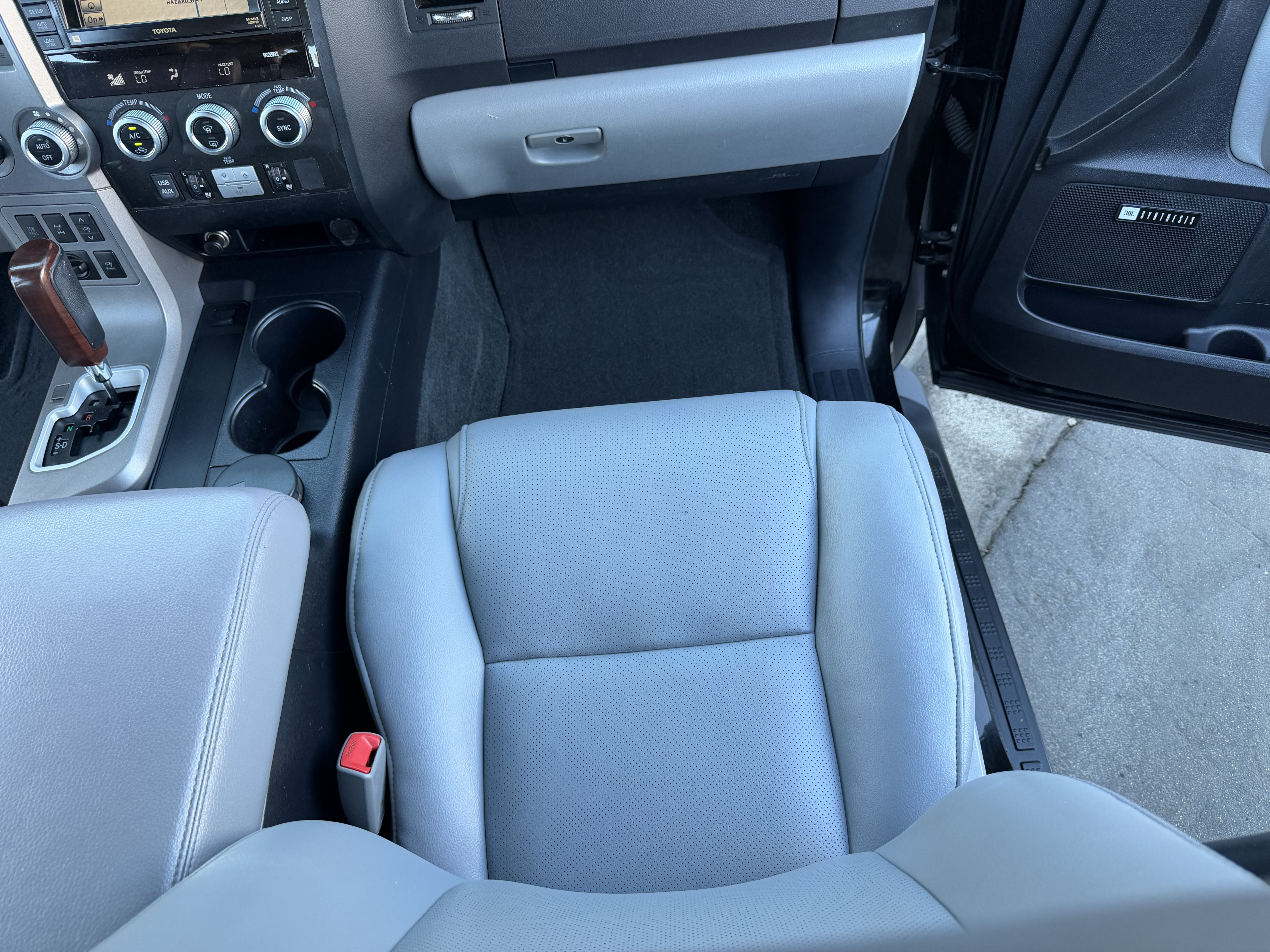 Used 2012 Toyota Sequoia Platinum AWD/4WD image 29