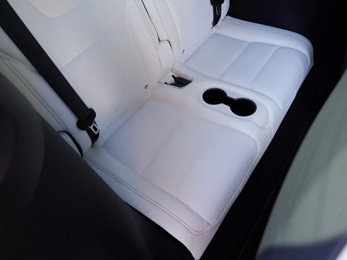 Used 2018 Tesla Model X Performance image 16