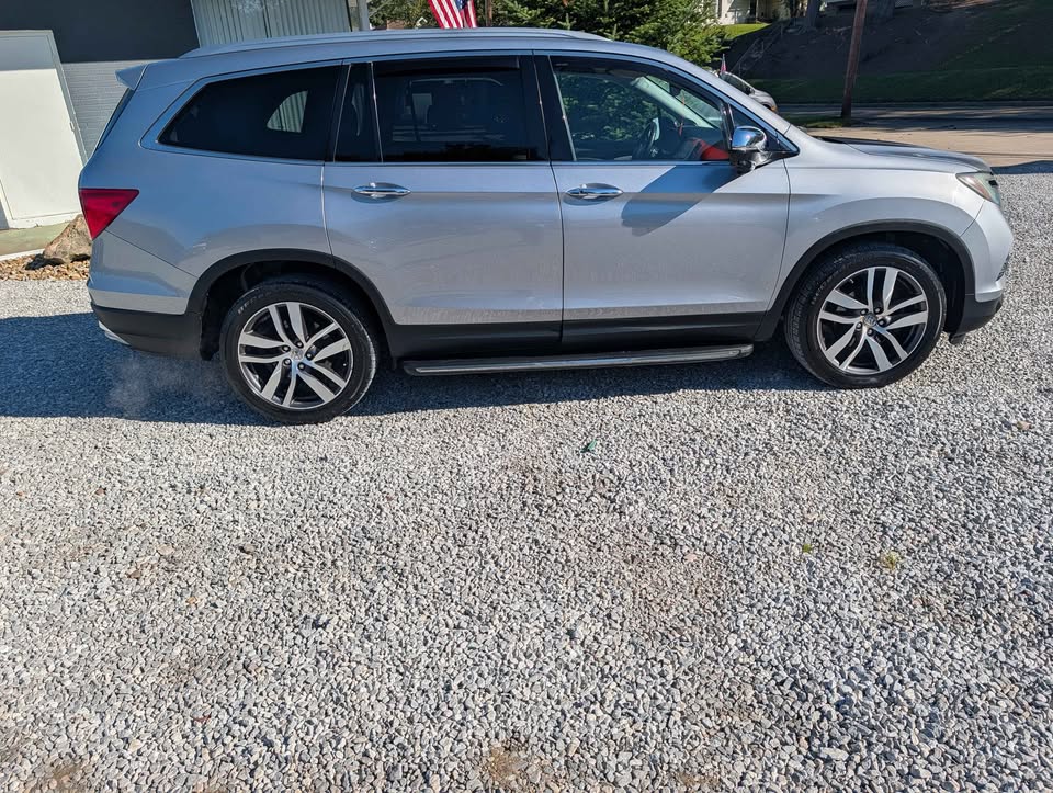 Used 2016 Honda Pilot AWD Touring image 5