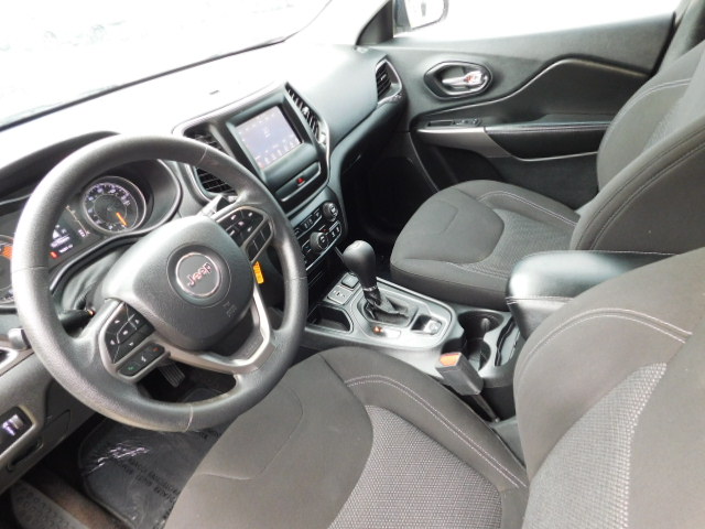 Used 2019 Jeep Cherokee FWD Latitude image 9