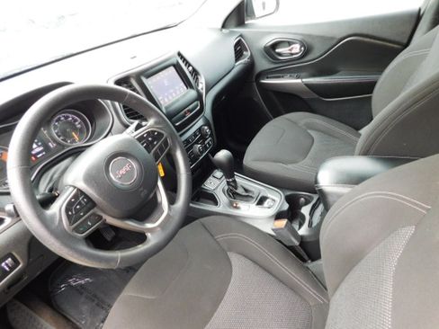 Used 2019 Jeep Cherokee FWD Latitude image 9