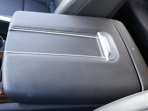 Used 2024 Cadillac Escalade ESV Luxury image 34