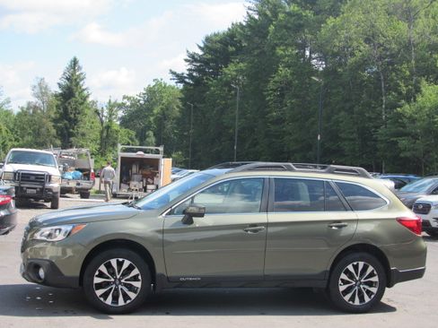 Used 2017 Subaru Outback 3.6R Limited AWD/4WD image 3