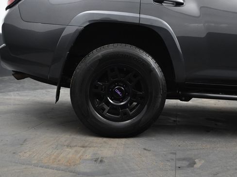 Used 2018 Toyota 4Runner SR5 image 19