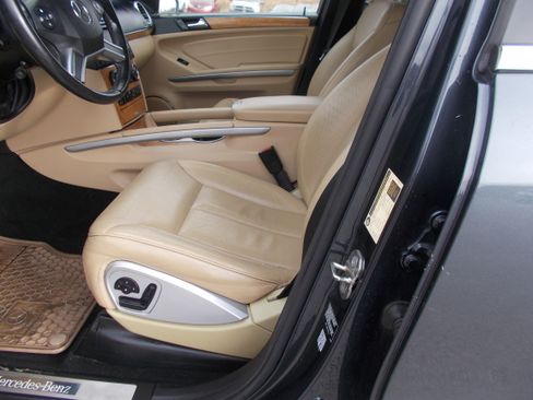 Used 2010 Mercedes-Benz GL 550 image 7
