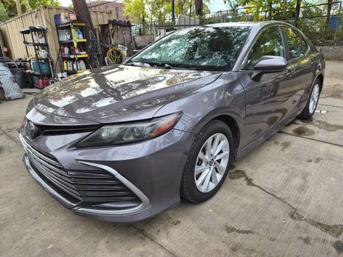 Used 2021 Toyota Camry LE image 2