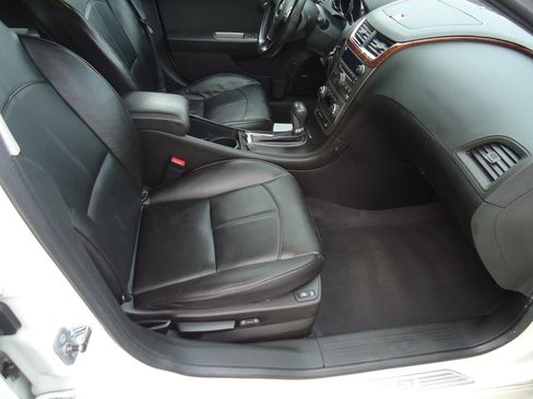 Used 2010 Chevrolet Malibu LTZ image 9