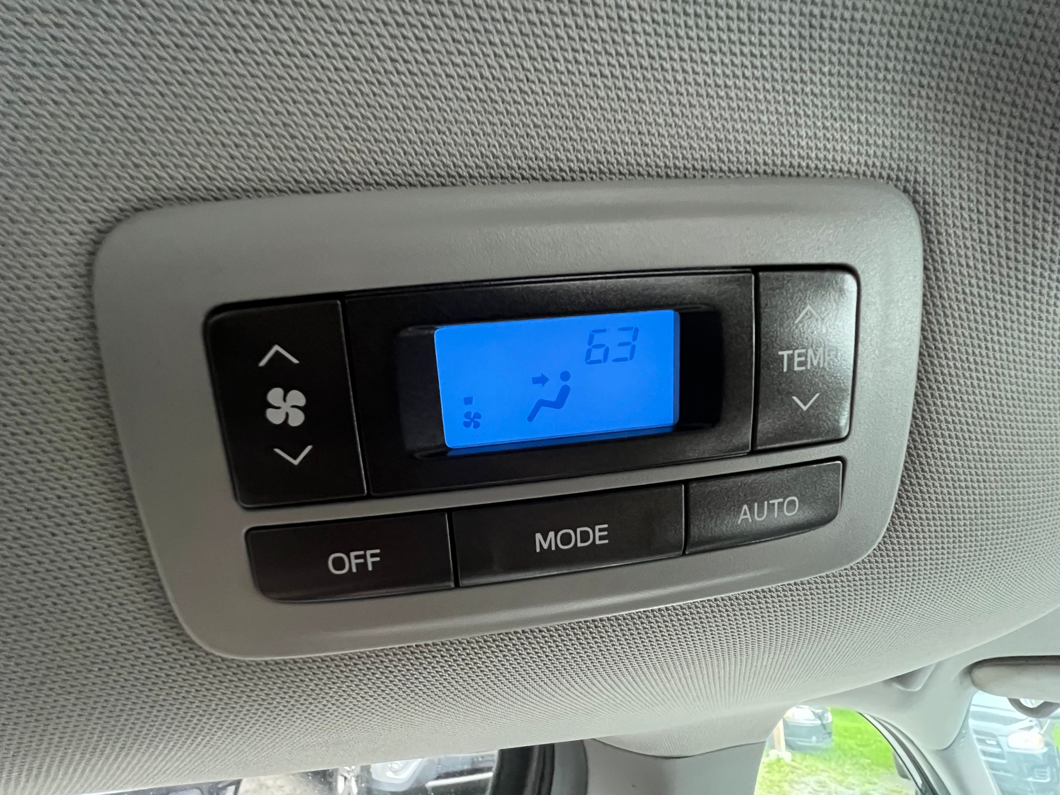 Used 2015 Toyota Sienna LE FWD image 12