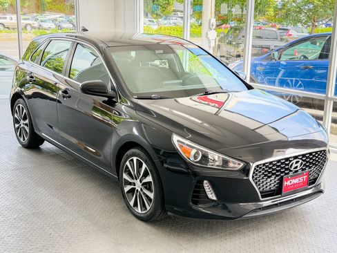 Used 2018 Hyundai Elantra GT Hatchback FWD image 1