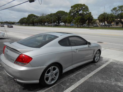 Used 2006 Hyundai Tiburon GT FWD image 4