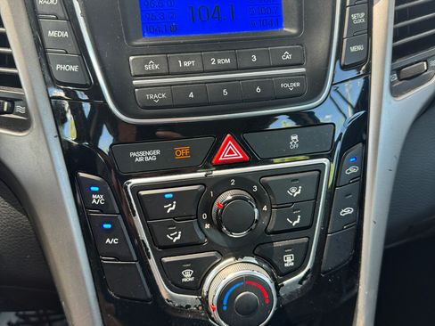 Used 2017 Hyundai Elantra GT Hatchback FWD image 8